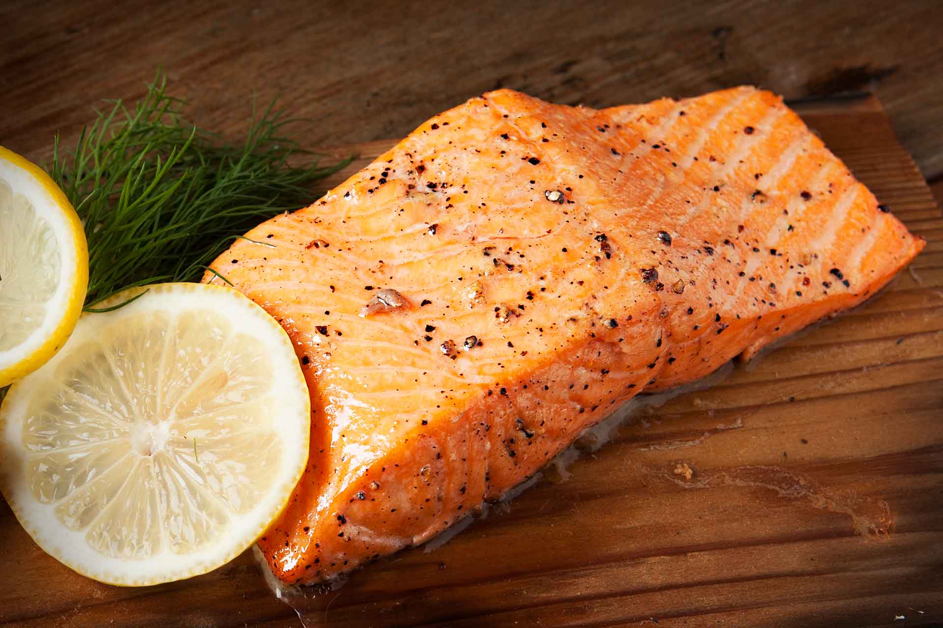 Salmon with lemon wedges